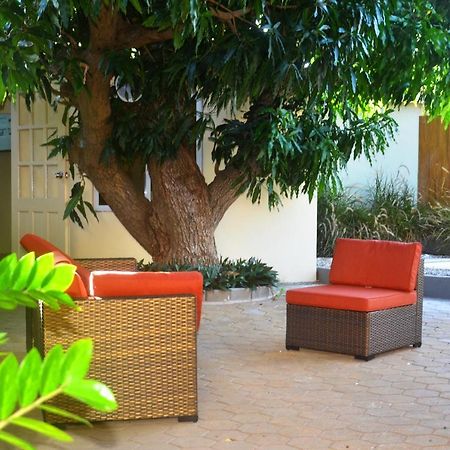 Homey Vacation And Carrental Вилемстад Екстериор снимка